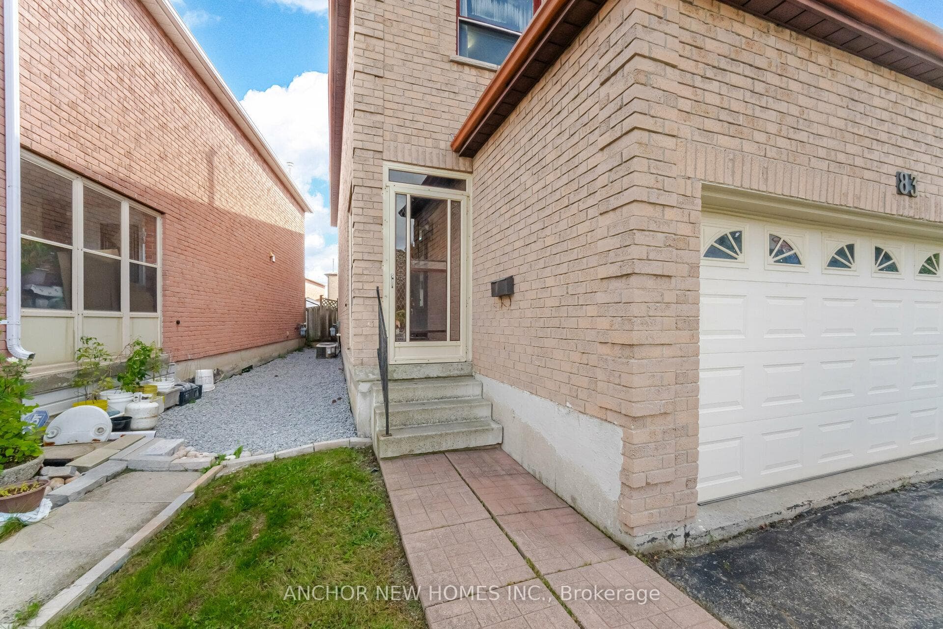 83 Douglas Haig Drive photo 3