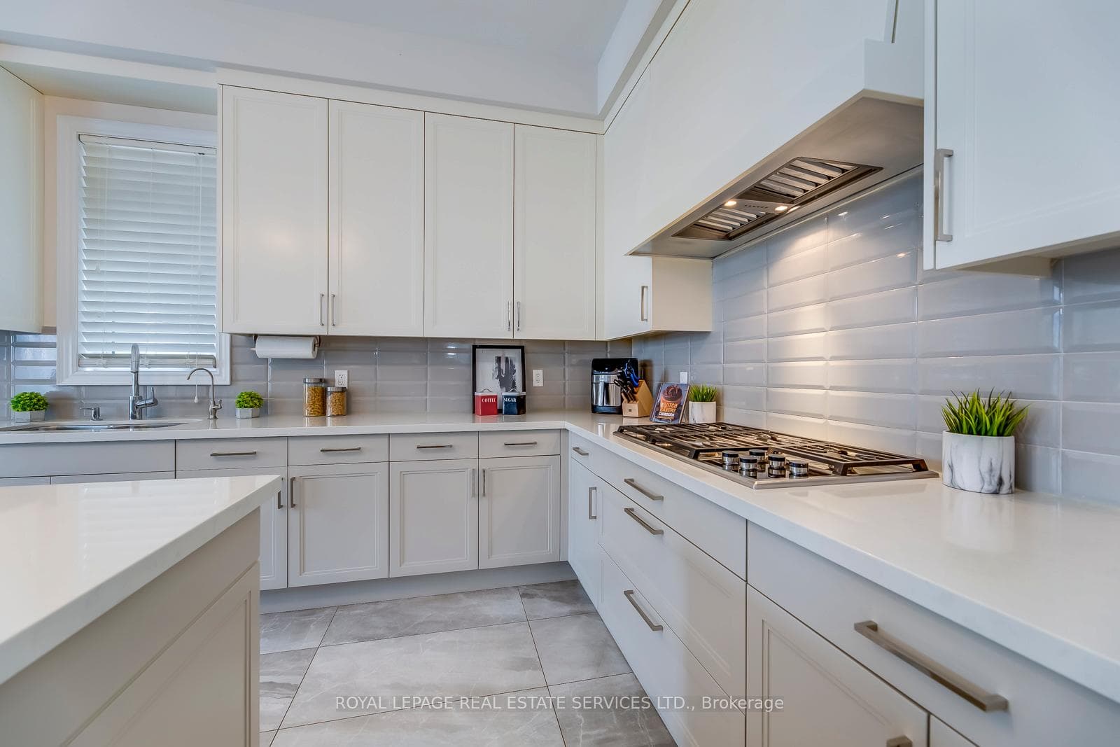 377 Tudor Avenue photo 12