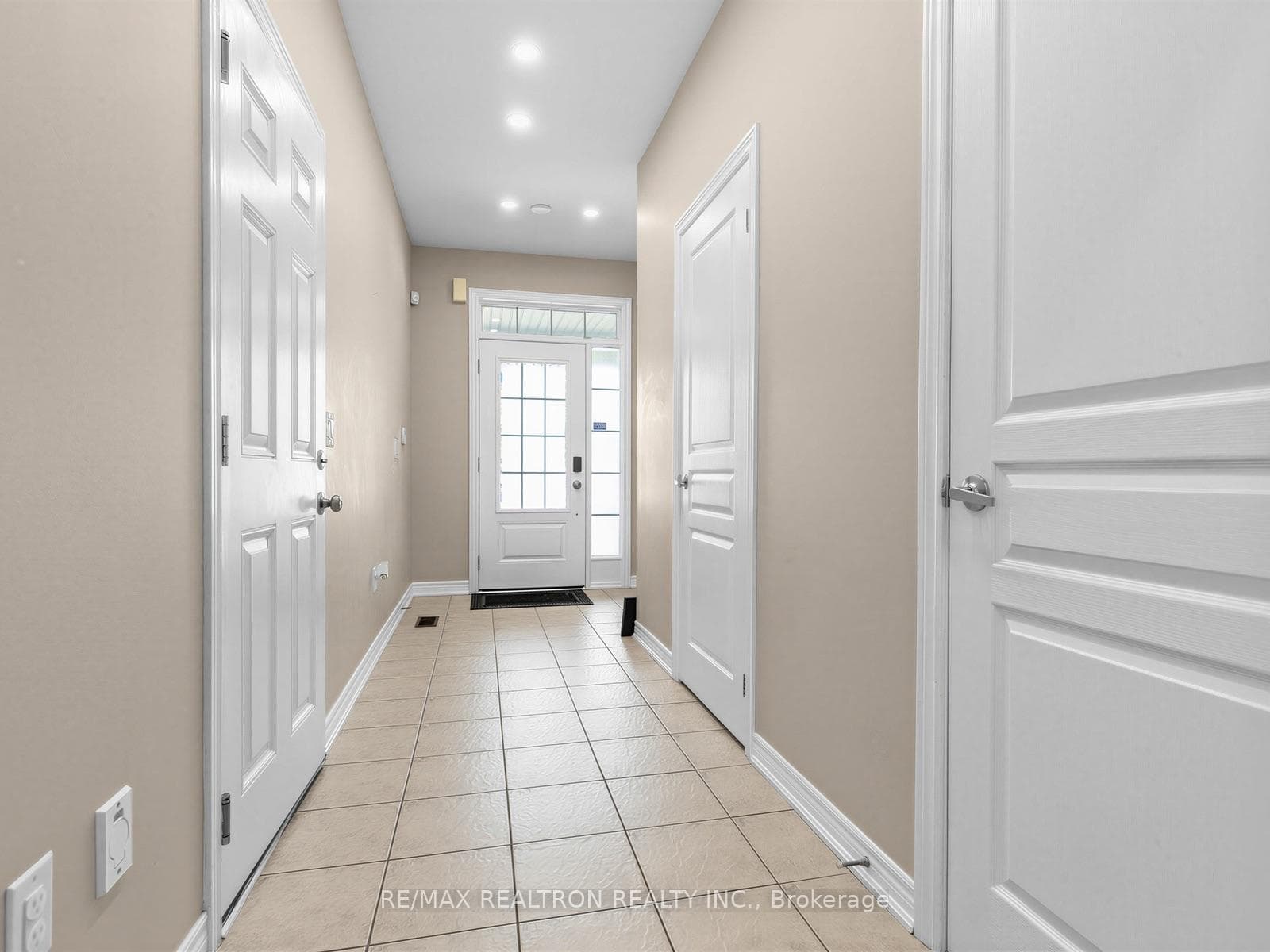 135 Windrow Street photo 3