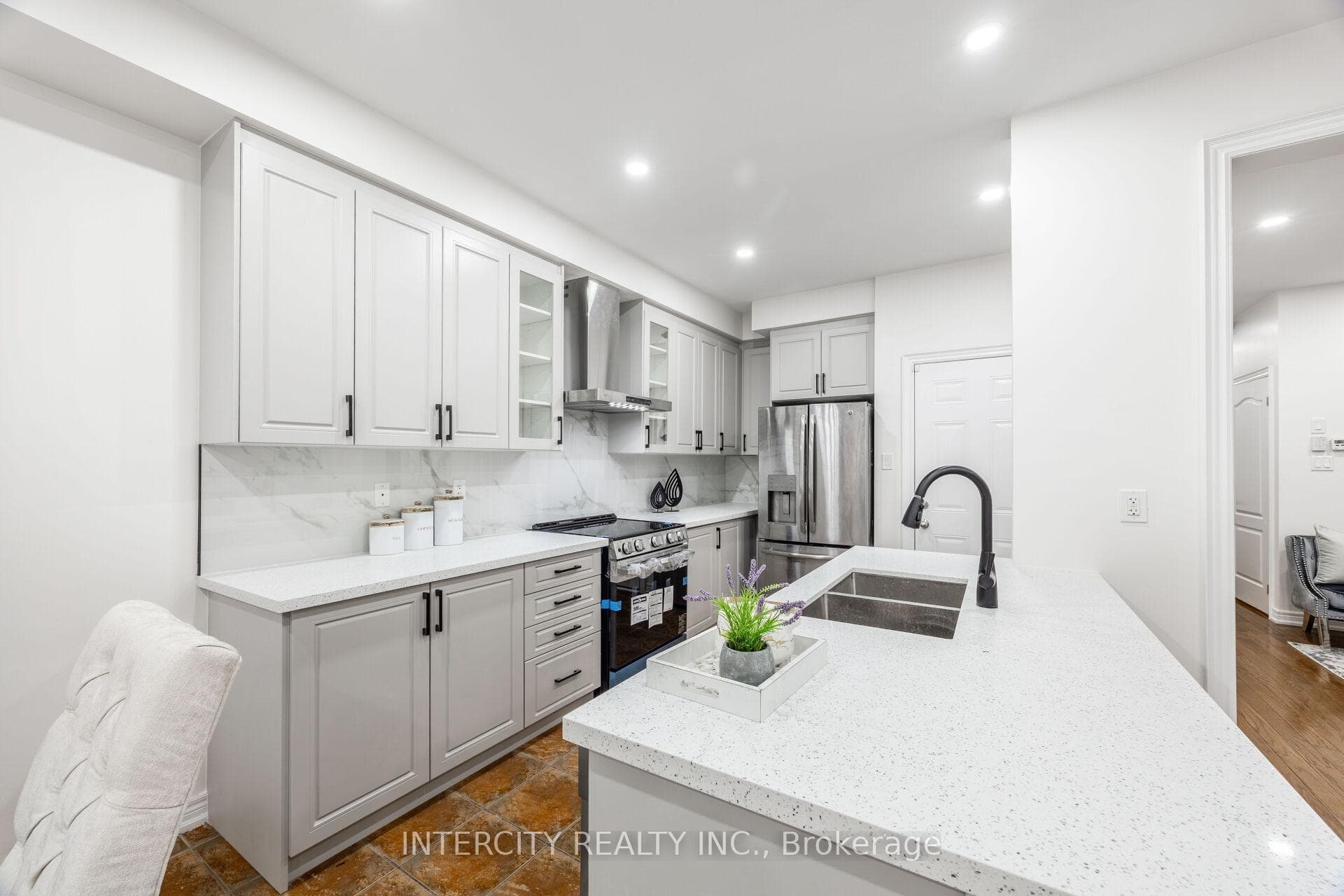26 Sussexvale Drive photo 13