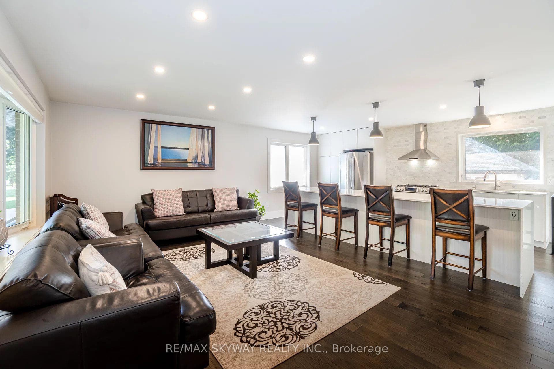 1111 Pinegrove Road photo 7