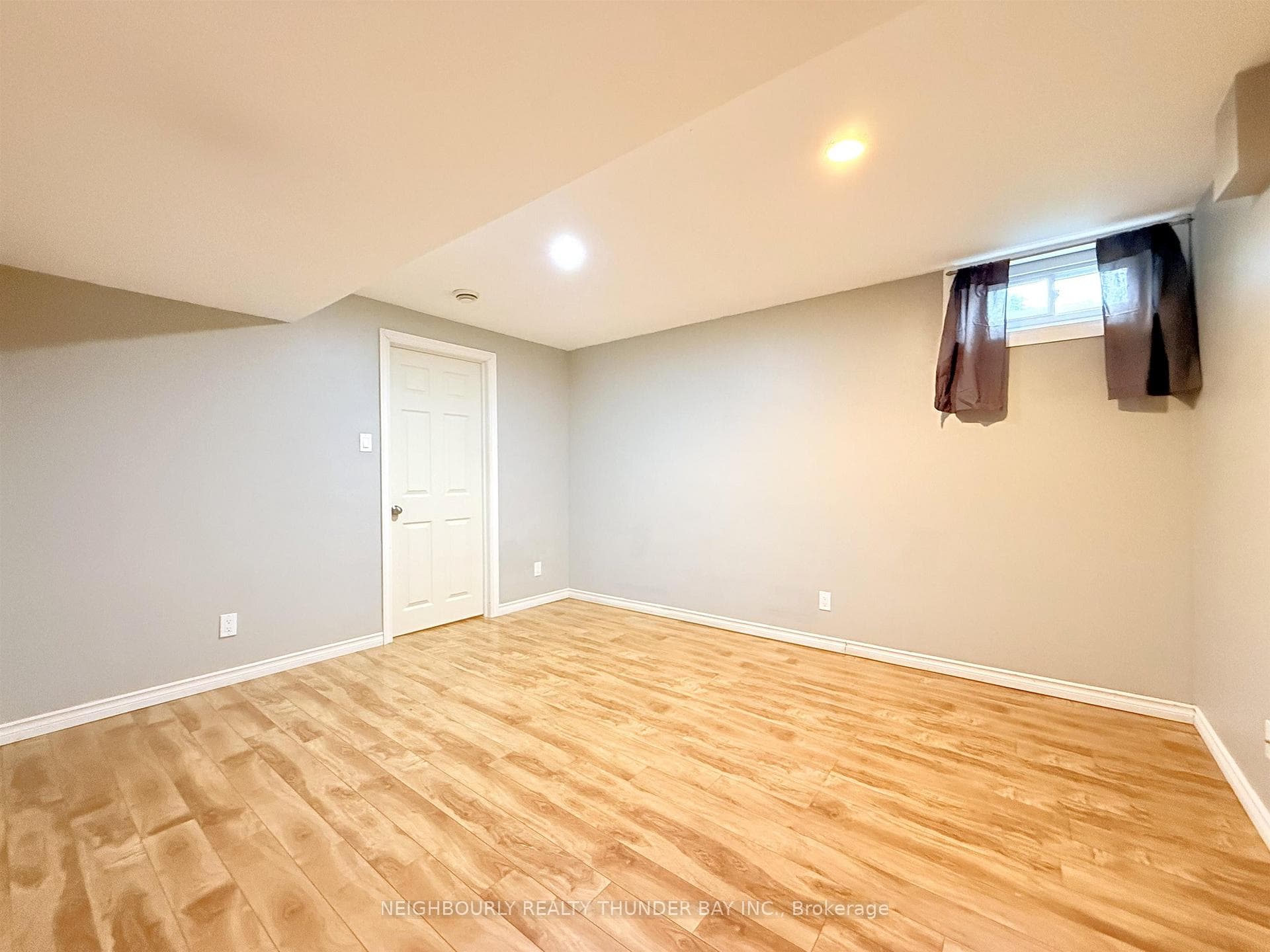 148 Newberry Crescent photo 26