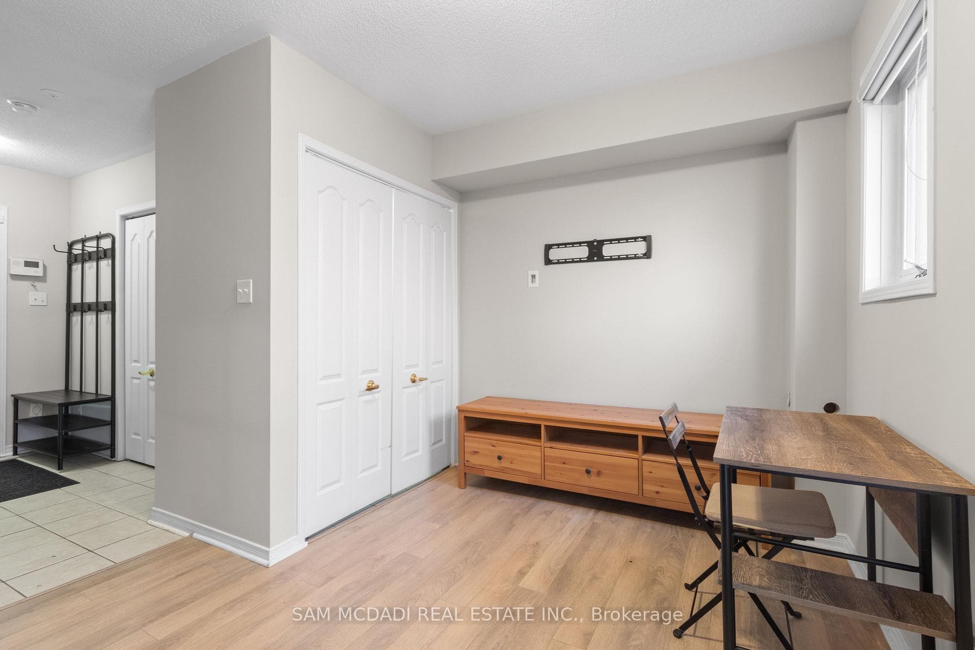 435 Hensall Circle Unit 11 photo 25