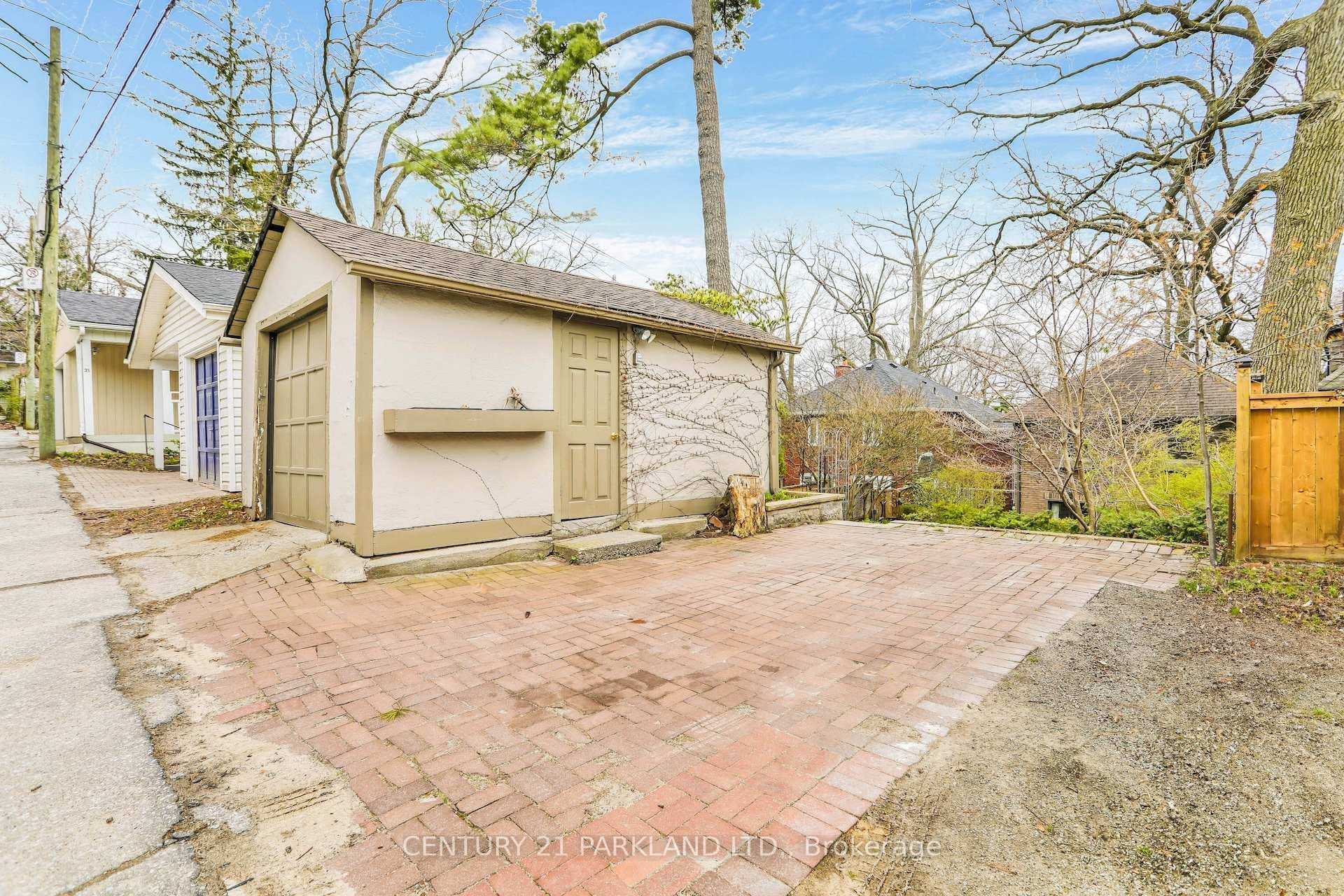 45 Pine Crescent photo 28