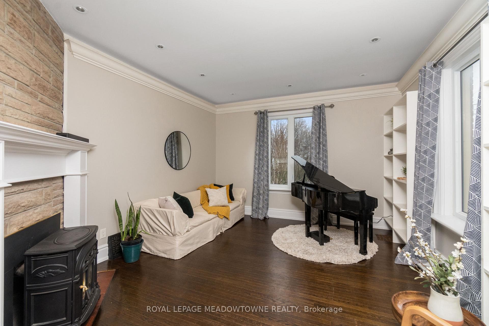 77 Guelph Street photo 8