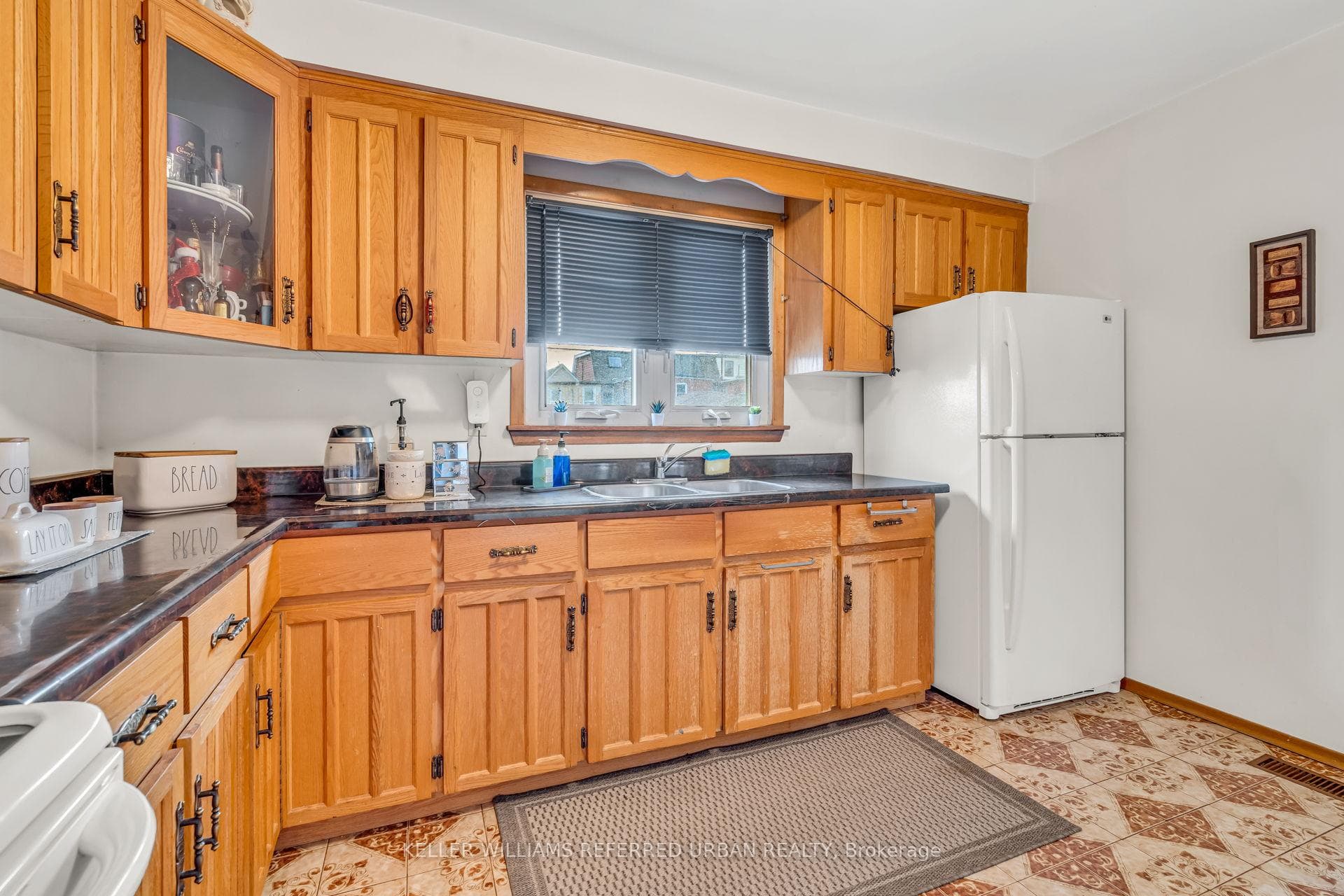 826 Ossington Avenue photo 18