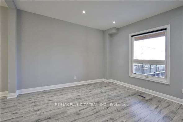 21 Ashdale Avenue photo 13