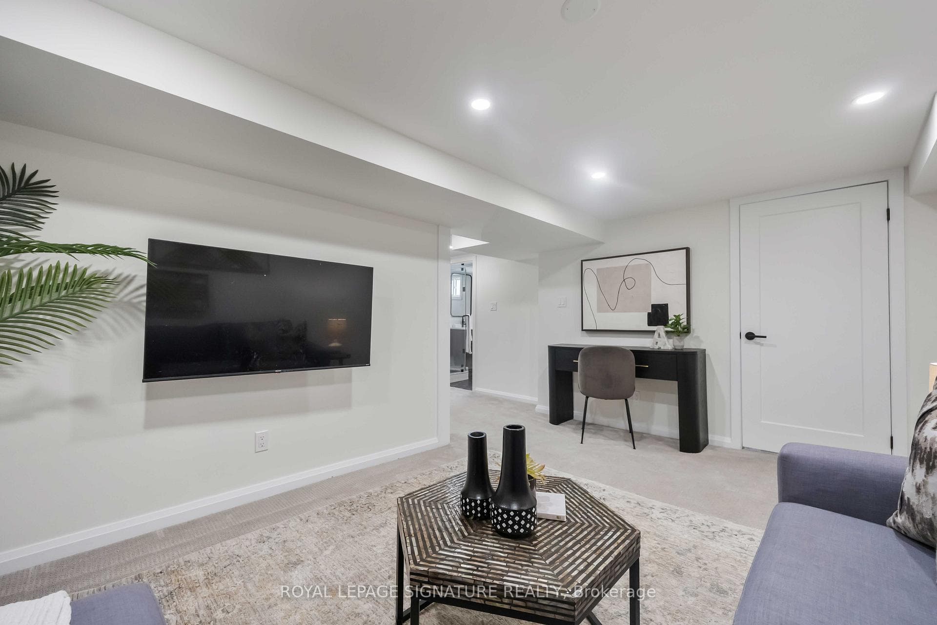 76 Squires Avenue photo 32