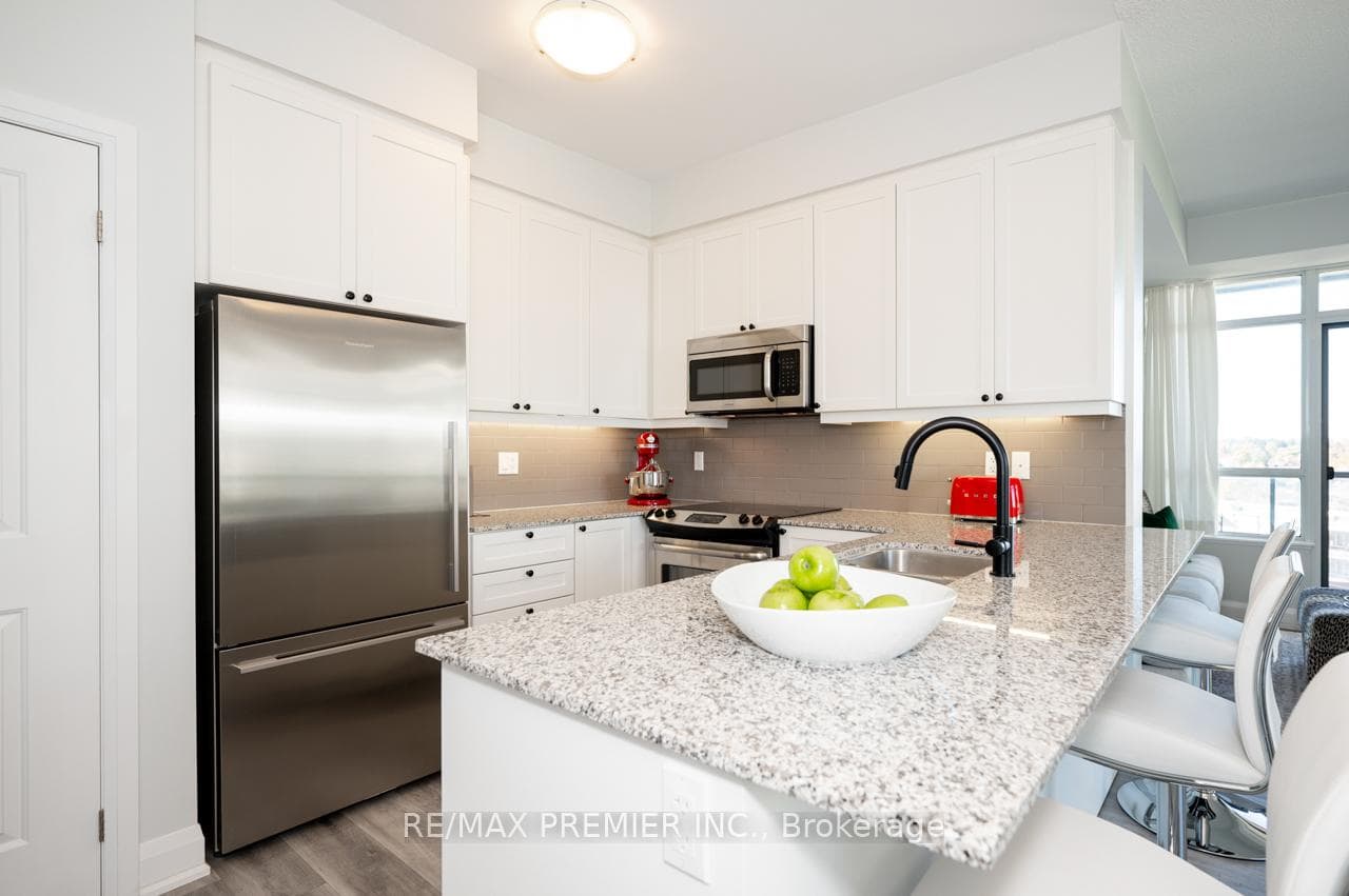 35 Fontenay Court Unit 902 photo 8