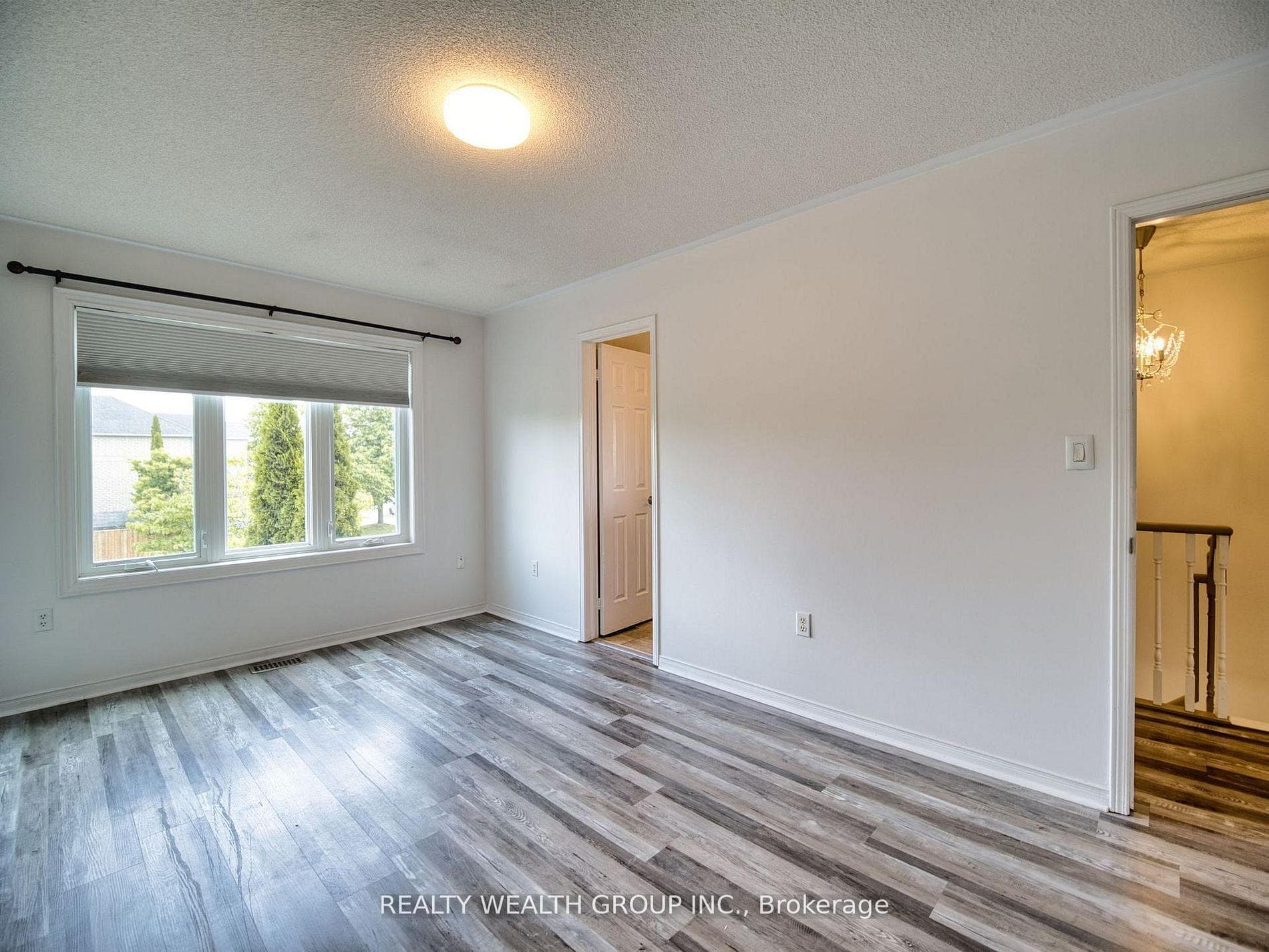 11 Birchcliffe Drive photo 26