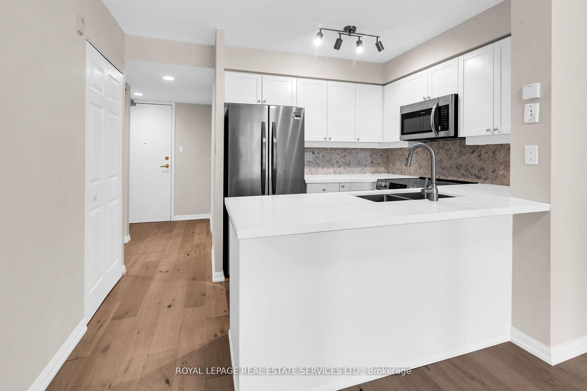 188 Redpath Avenue Unit 707 photo 1