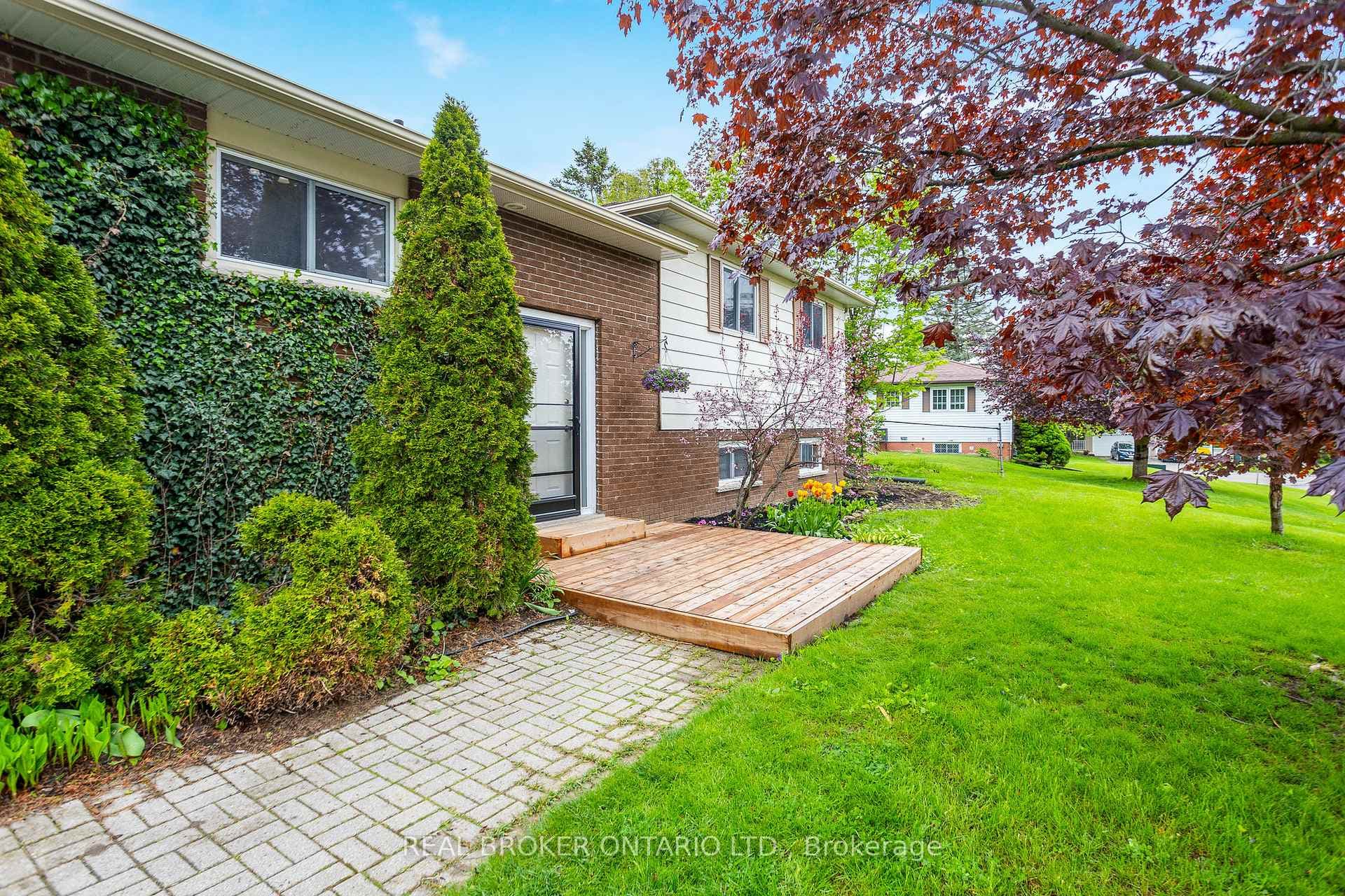 28 Delerin Crescent photo 4