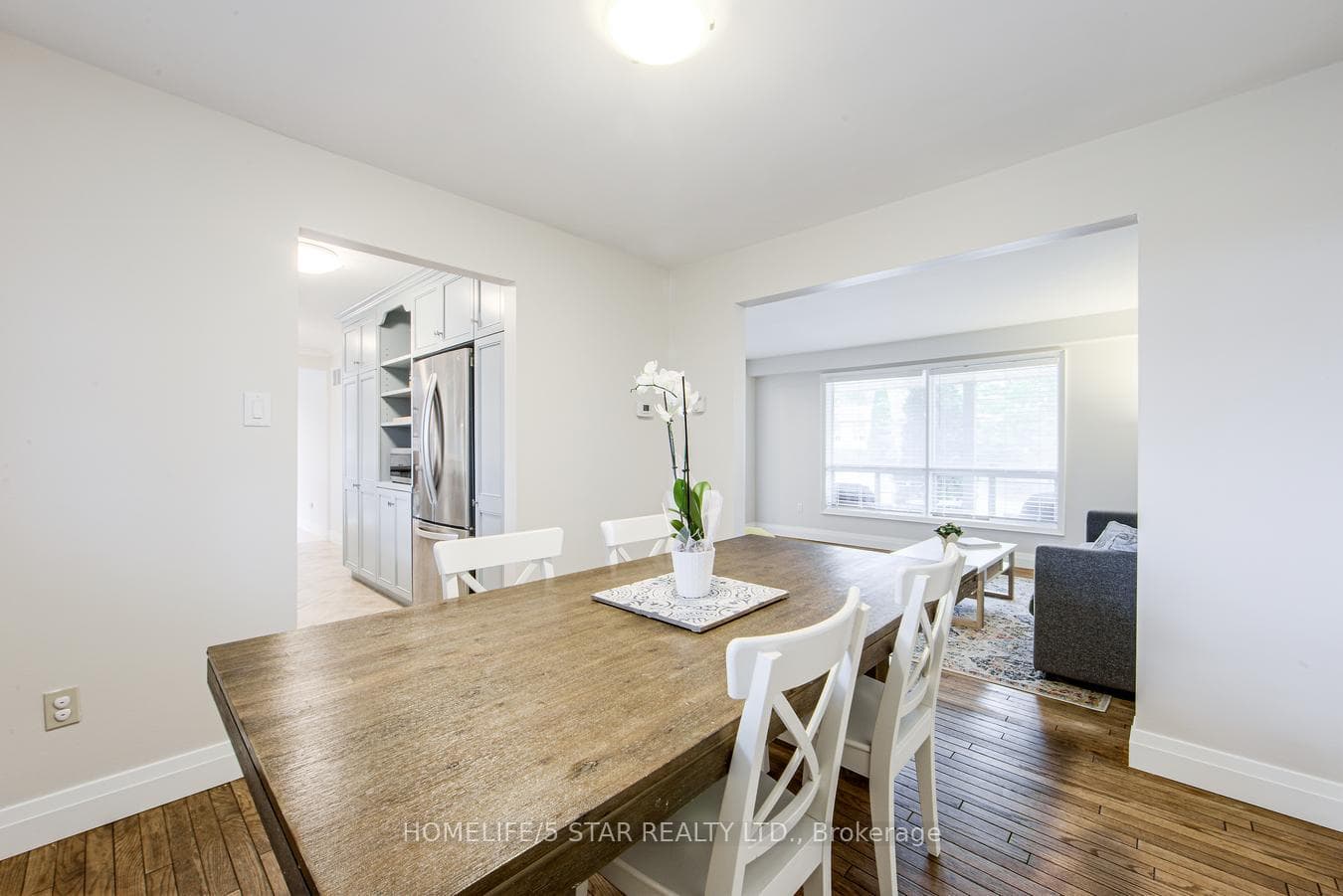 114 MOORE PARK Drive photo 6