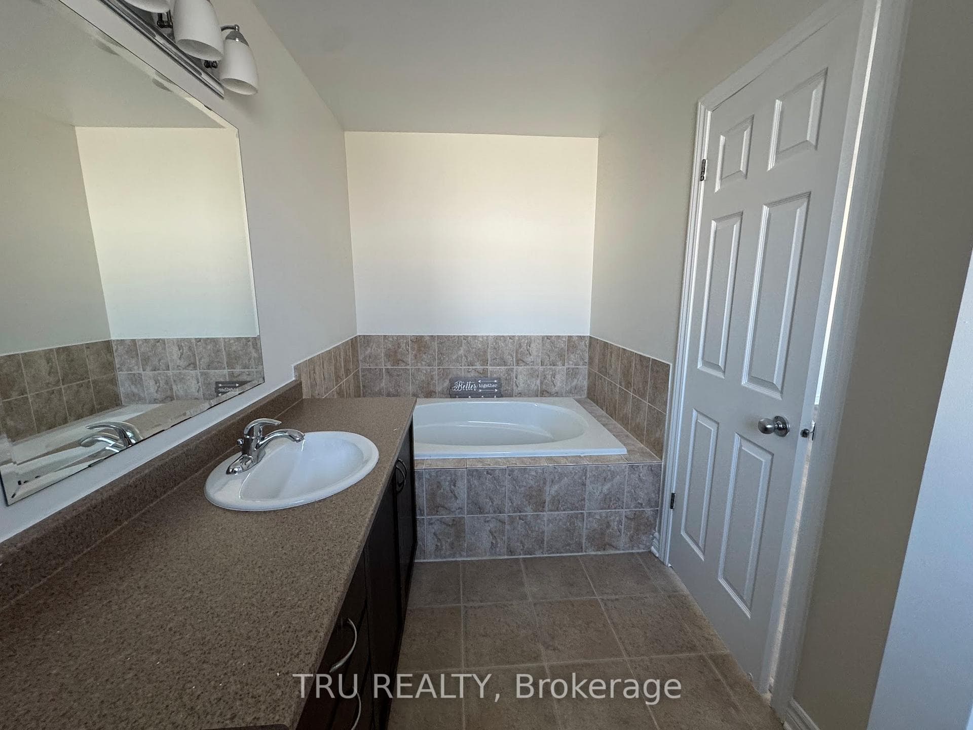 247 HUNTERBROOK Street photo 15