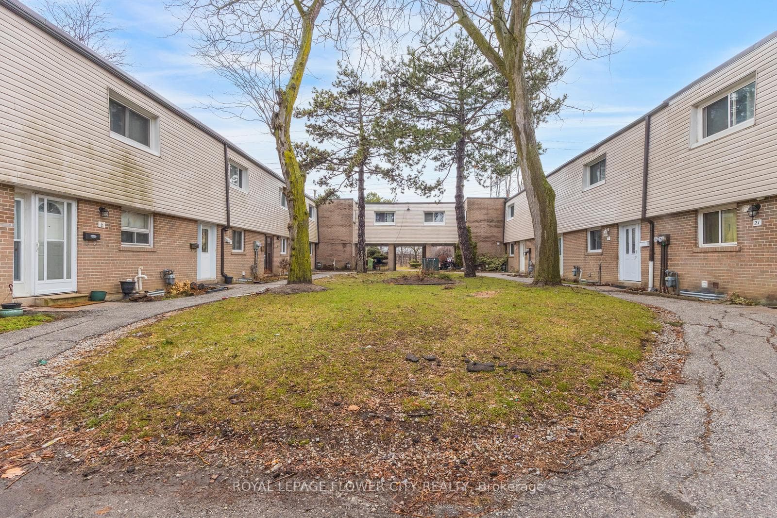 435 Silverstone Drive Unit 19 photo 2