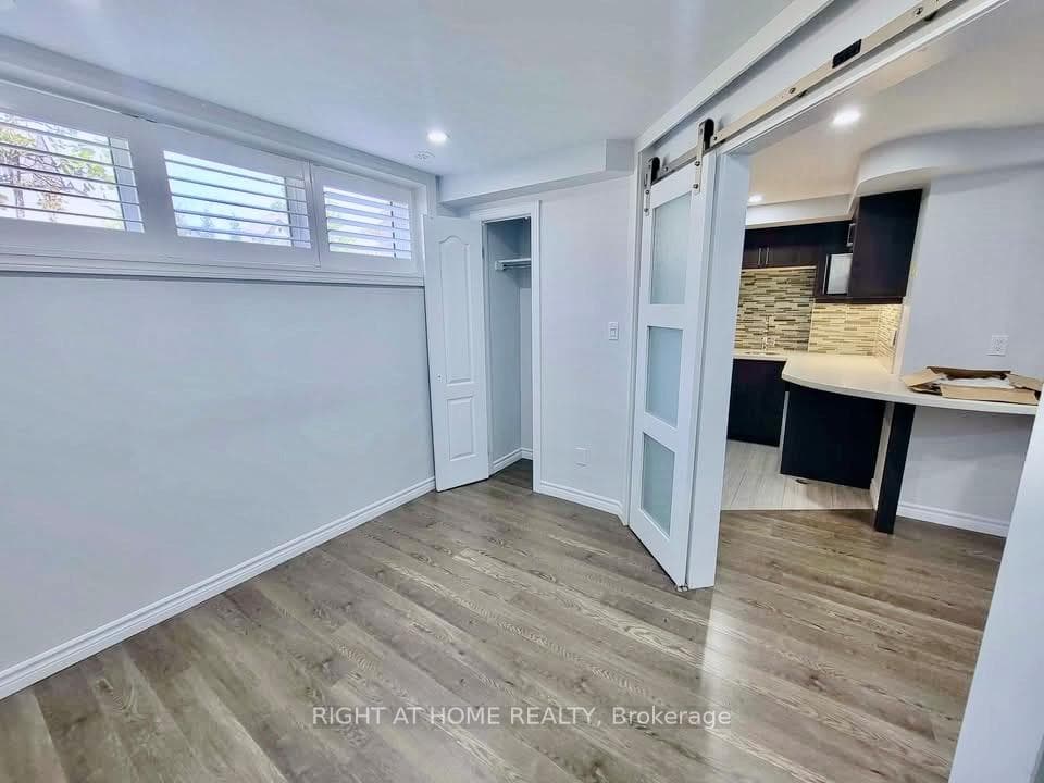 8 Eaton Park Lane Unit 20 photo 7
