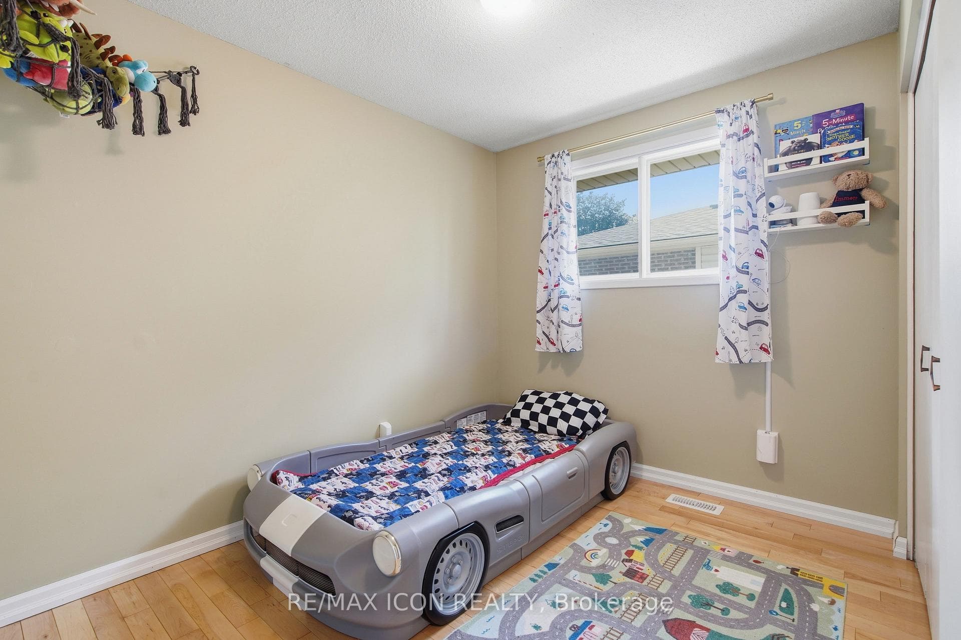 107 Rosamond Crescent photo 10