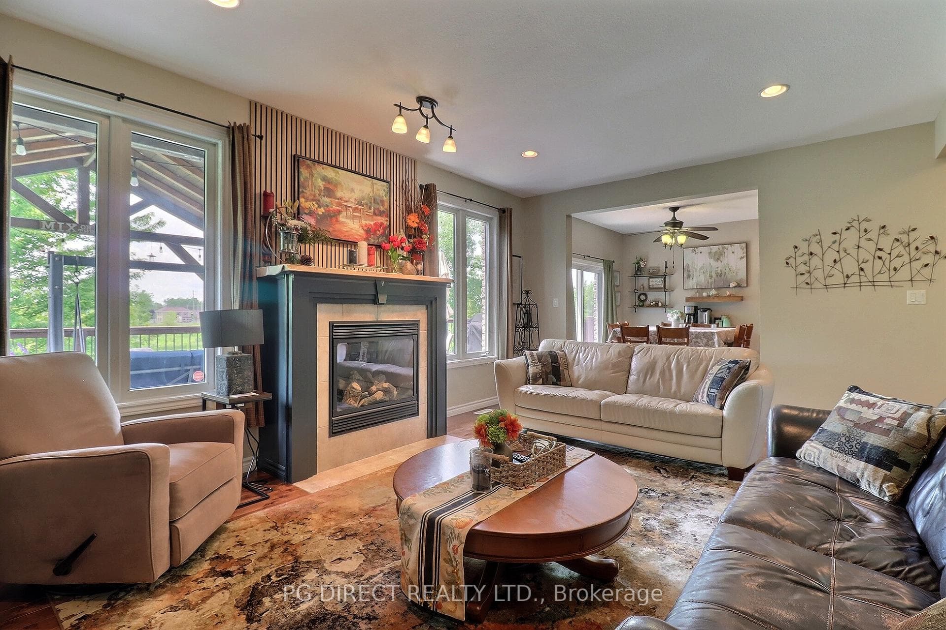 1040 Hanson Crescent photo 8