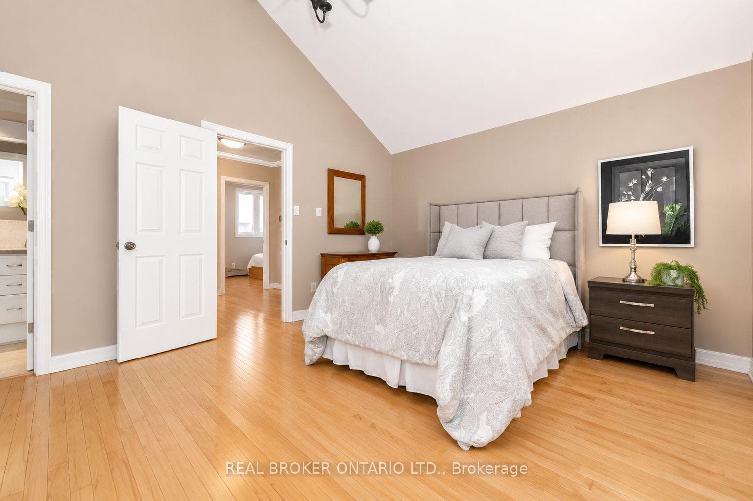 9 Graham Avenue photo 14