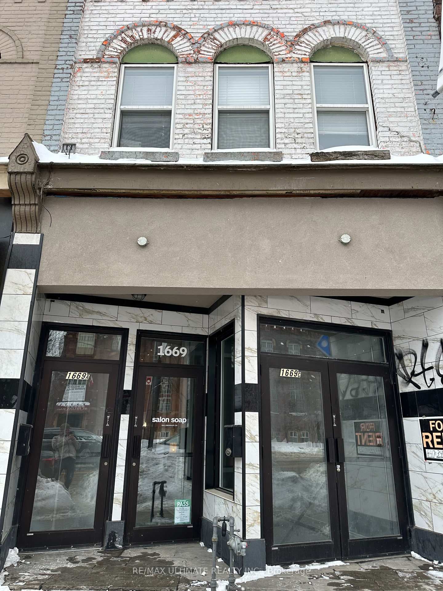 1669 Dundas Street photo 1