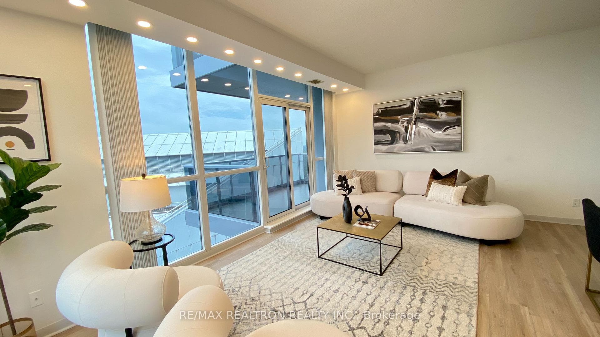 4968 Yonge Street Unit PH203 photo 5