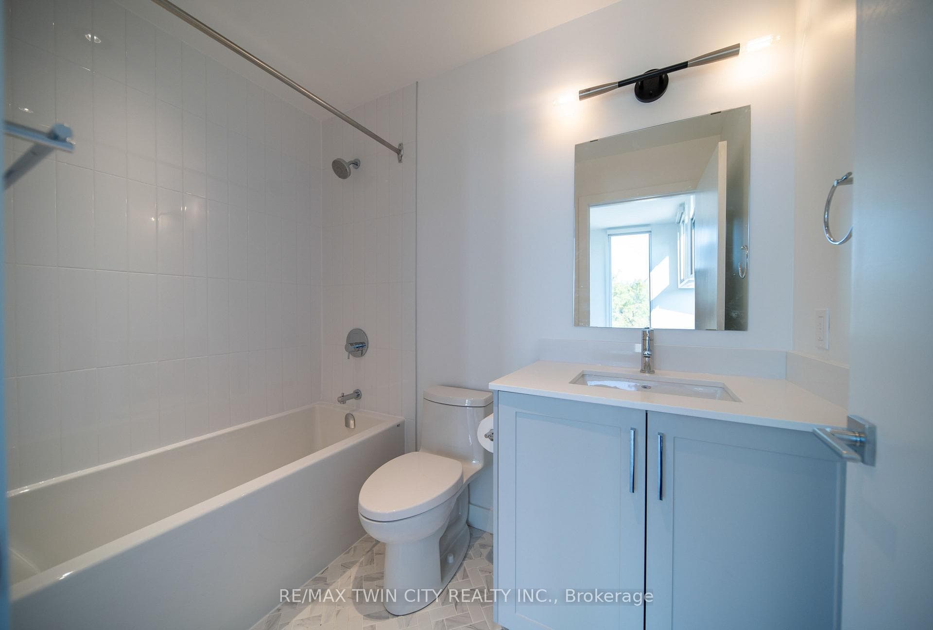 75 Huron Street Unit 303 photo 15
