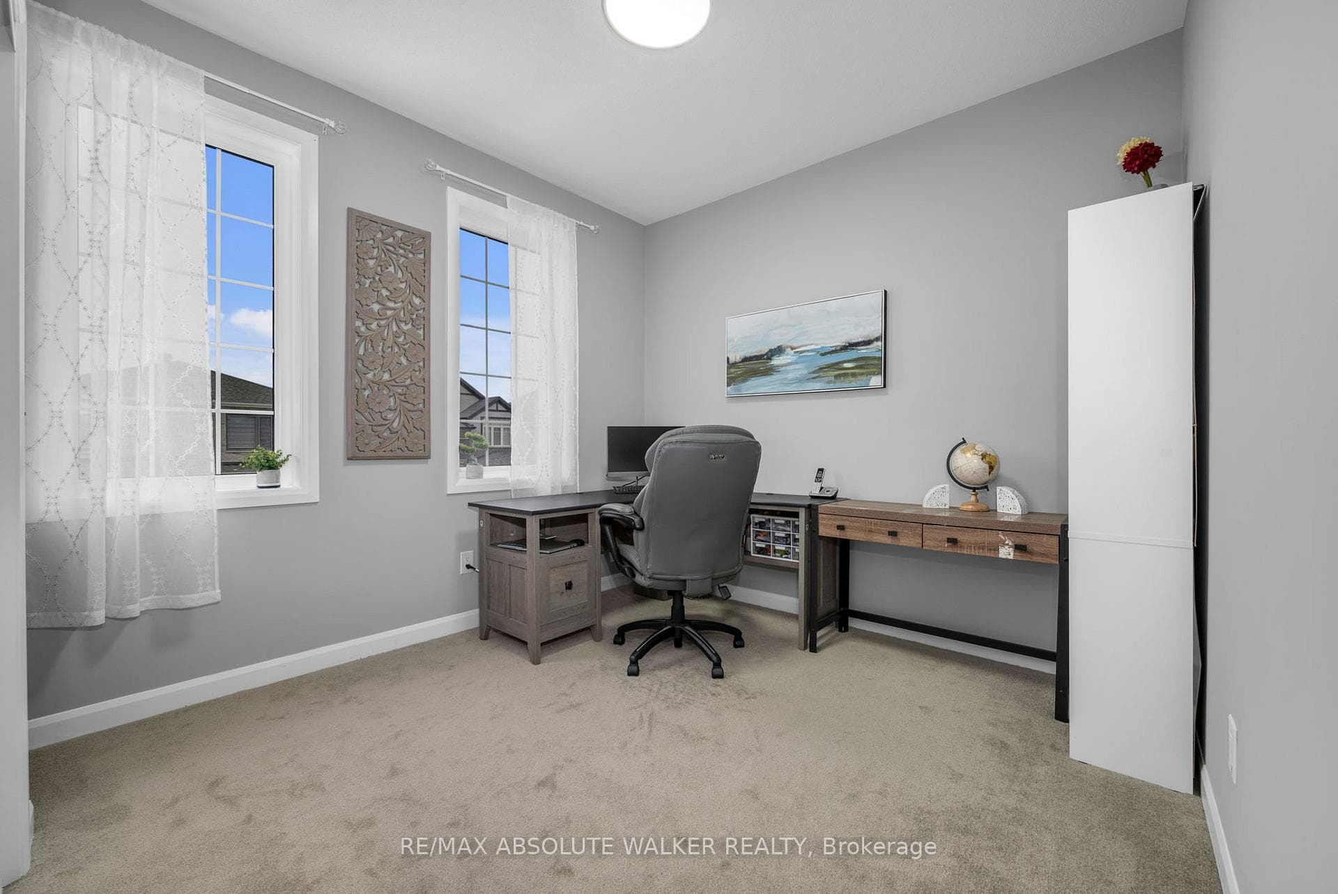 335 Cloyne Crescent photo 22