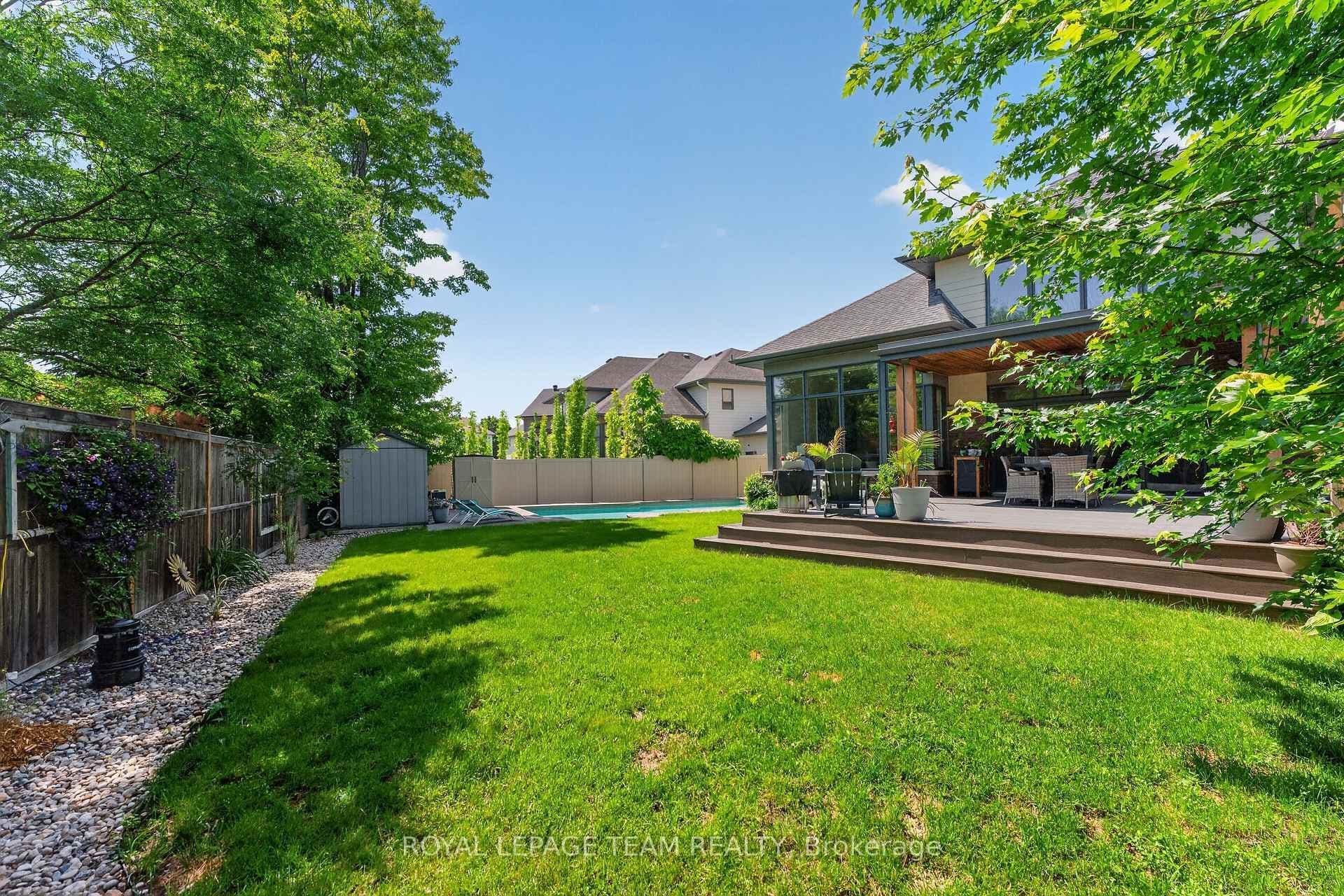 252 Sunnyridge Crescent photo 43