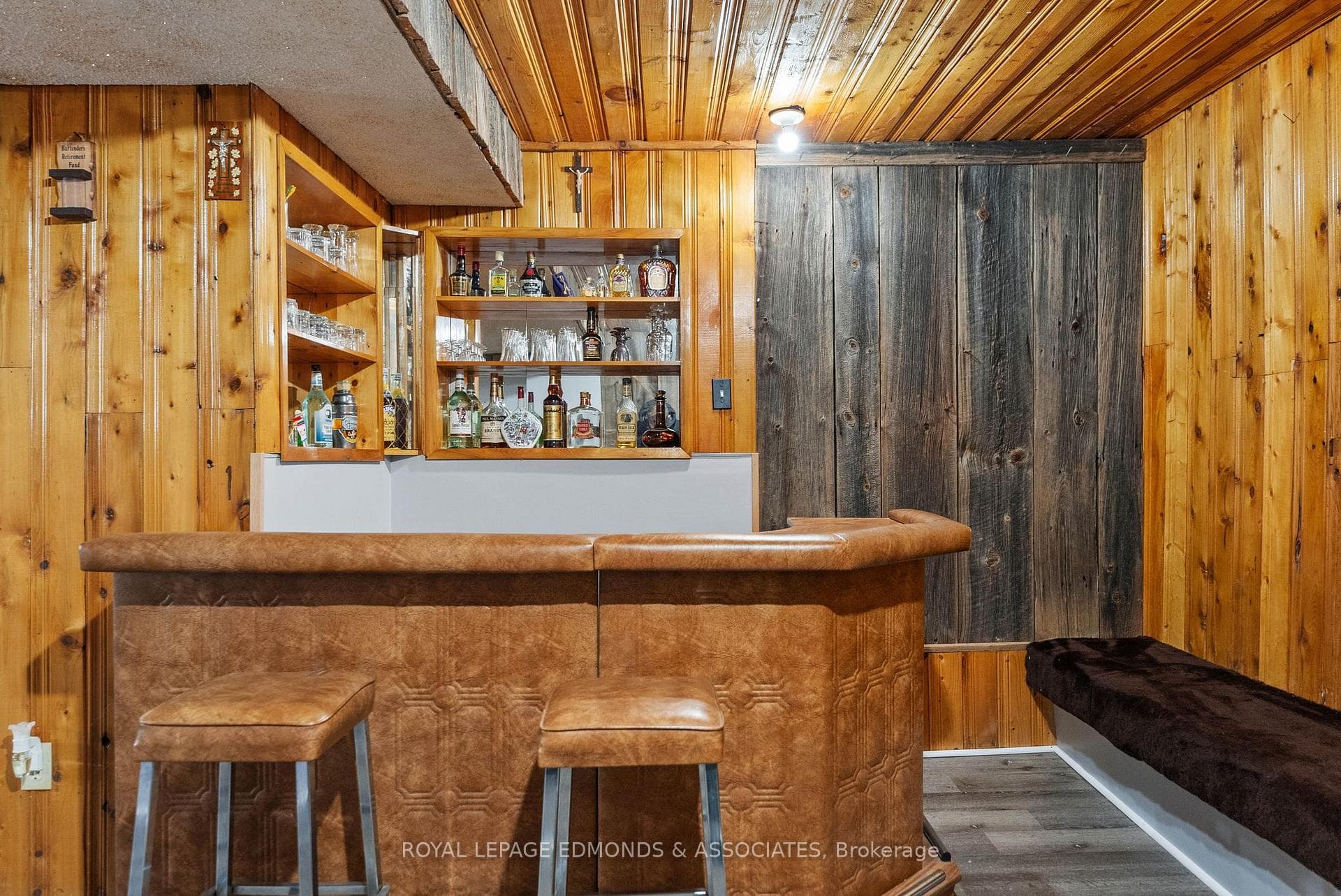 363 Moffat Street photo 23