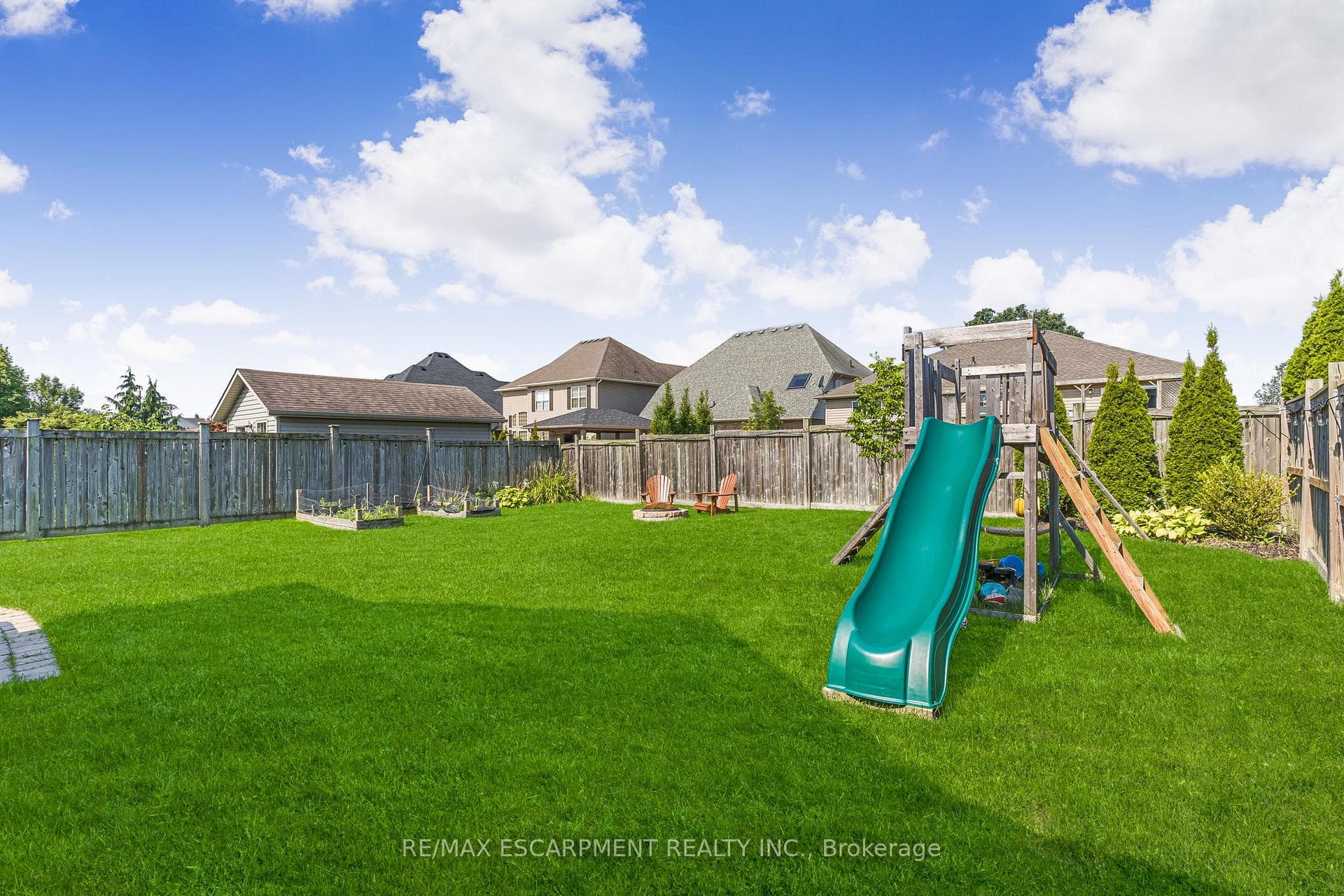 35 Sarah Crescent photo 31