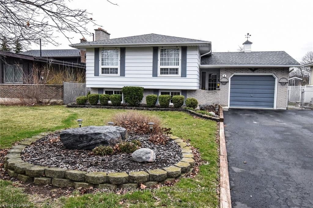 4 GOVERNOR SIMCOE Drive photo 2