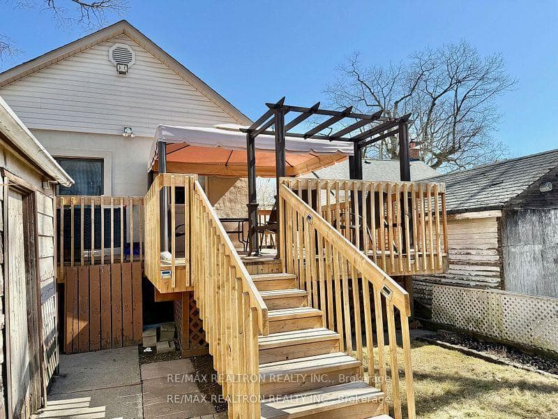 60 Mcdonald Avenue photo 17