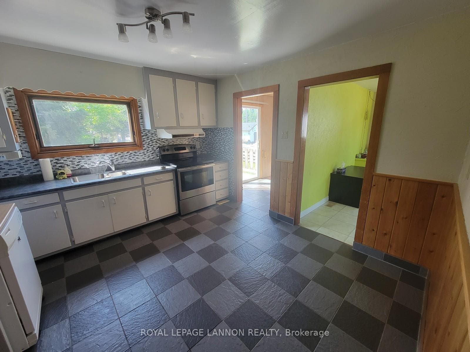 316 Newman Street photo 20