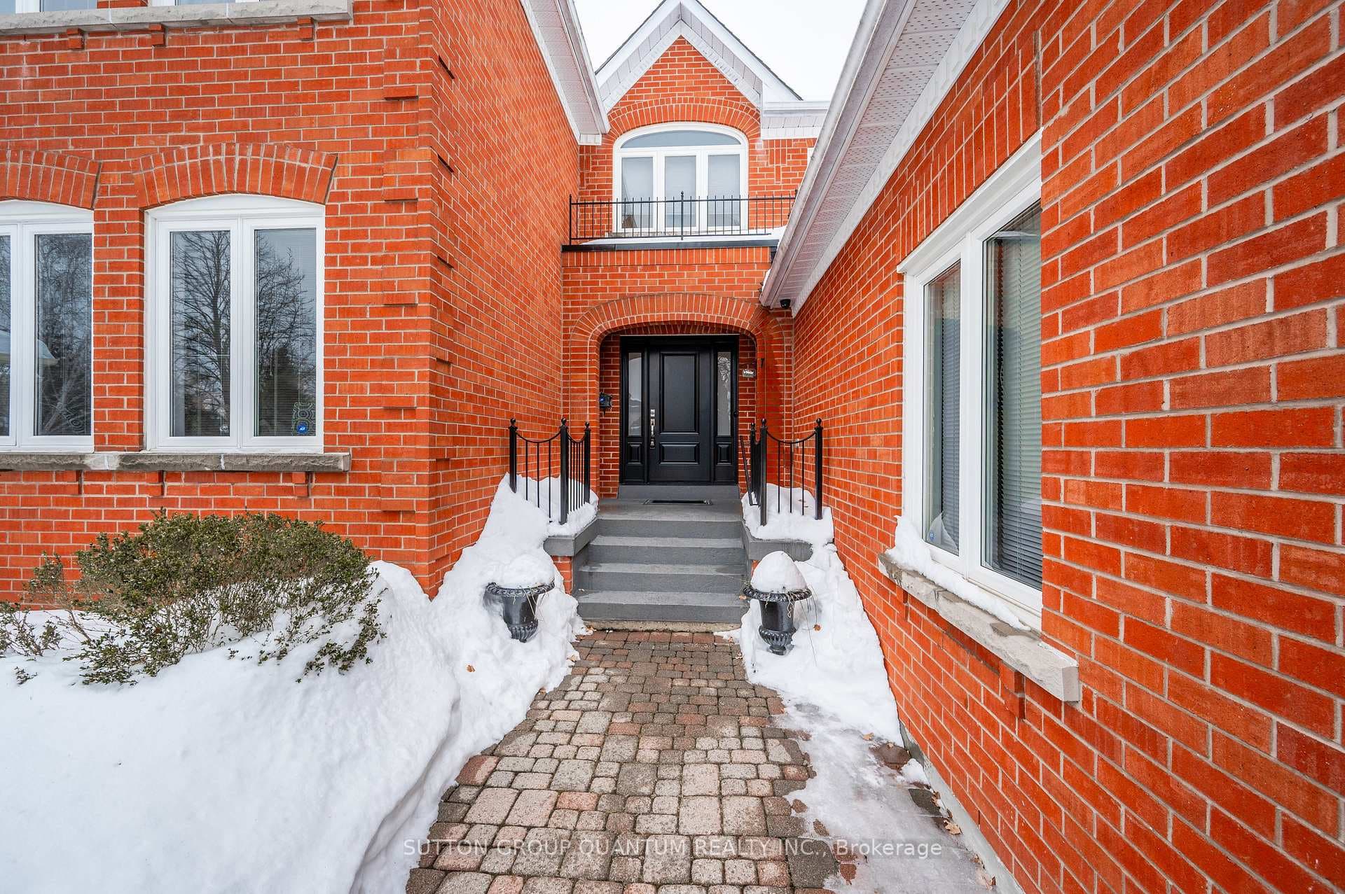92 Millrun Crescent photo 5