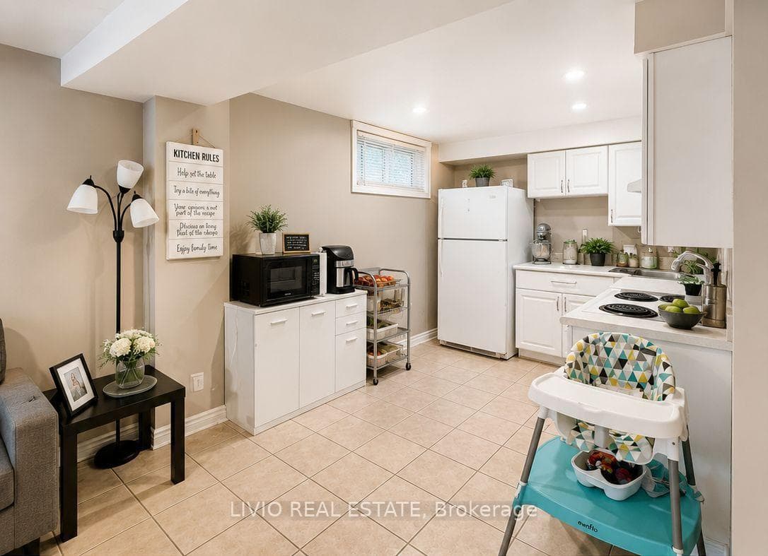 8 Janray Drive Unit Bsmt photo 4