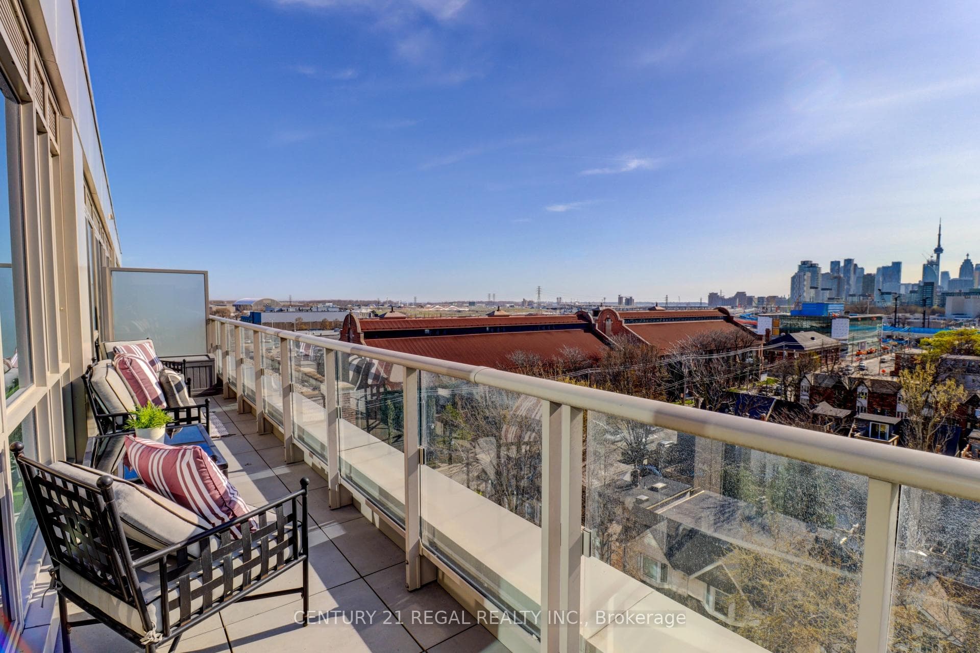 150 Logan Avenue Unit 808 photo 17