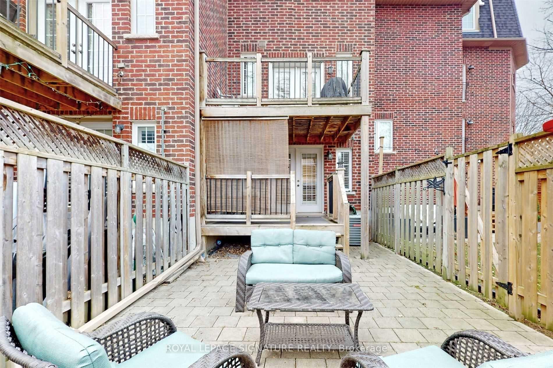 4 Oliver Mews photo 37