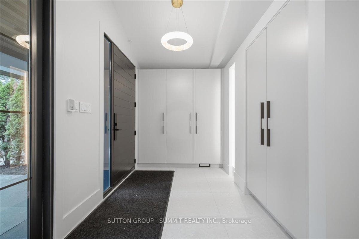 160 Allan Street photo 3