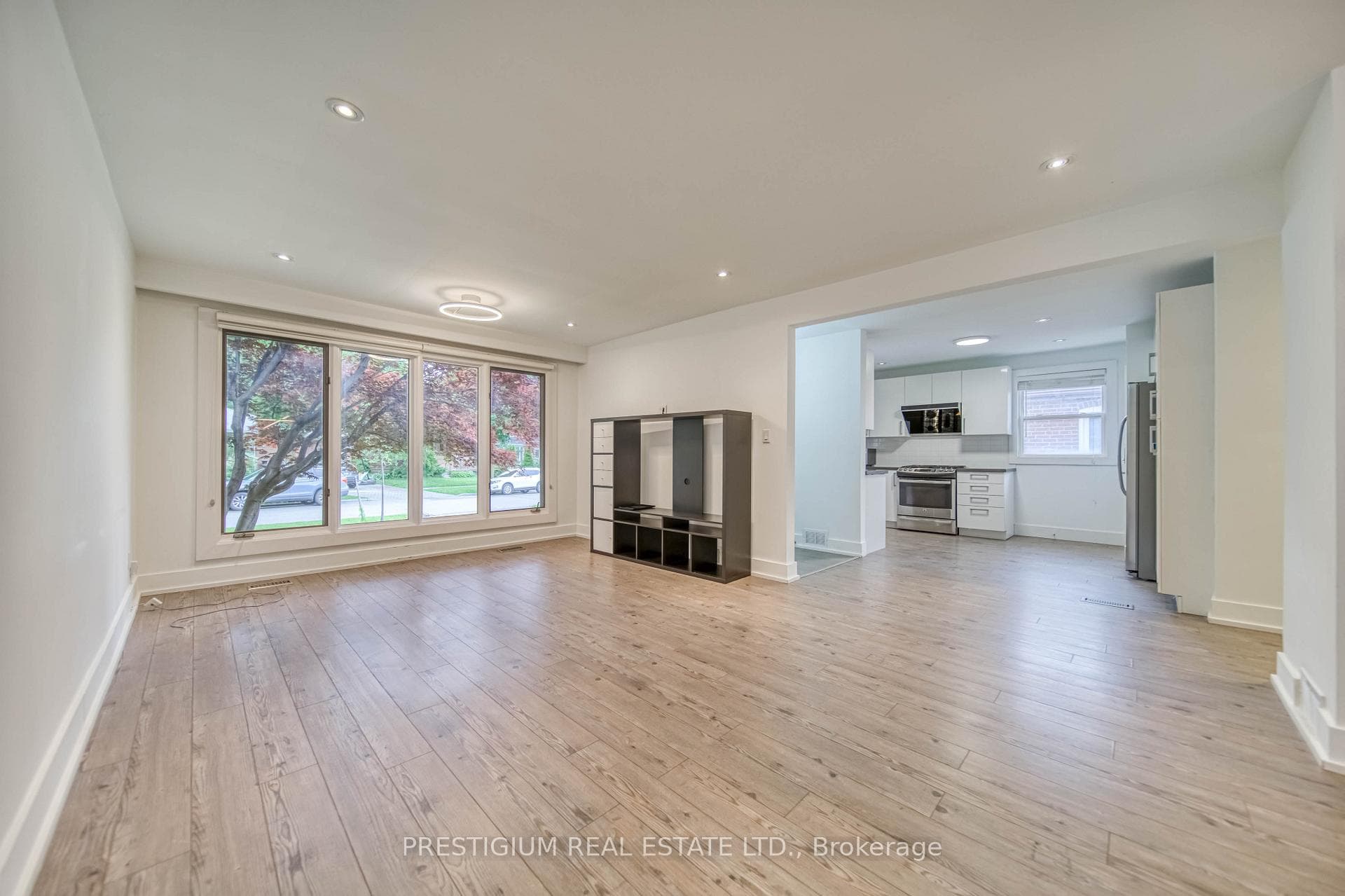 12 Collinson Boulevard photo 9