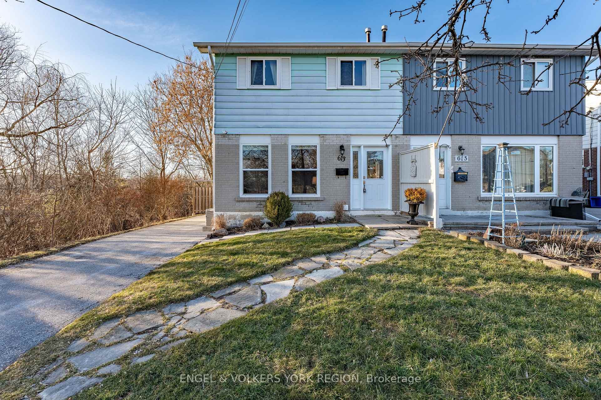 613 Red Deer Street photo 4