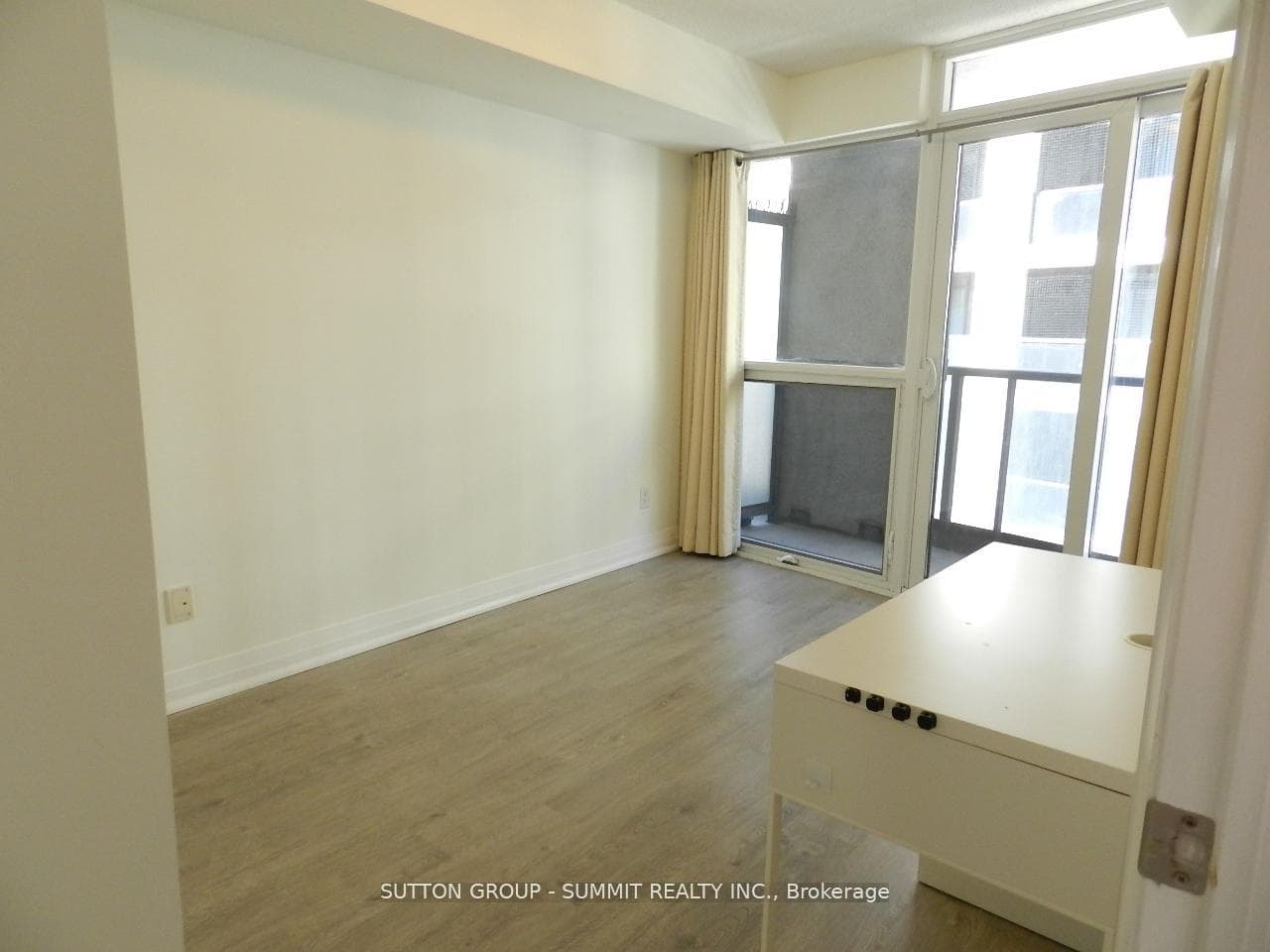 25 CARLTON Street Unit 506 photo 4
