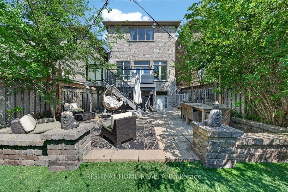 91B Evans Avenue photo 31