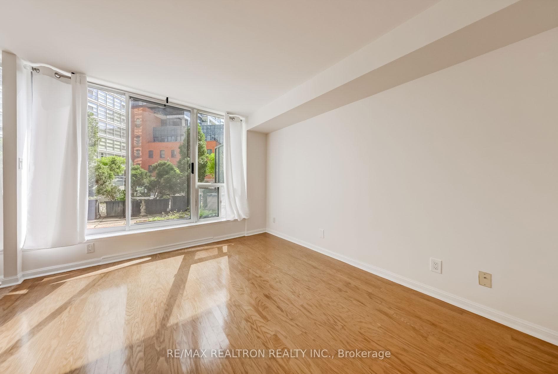 24 Wellesley Street Unit 207 photo 5