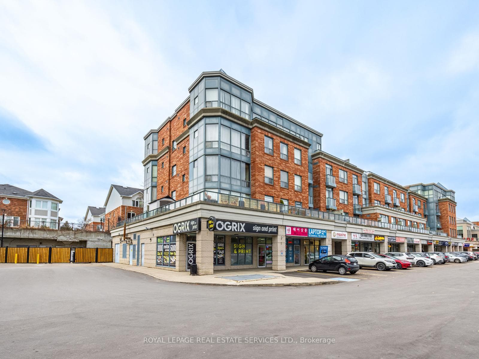 7378 YONGE ST & CLARK AVE