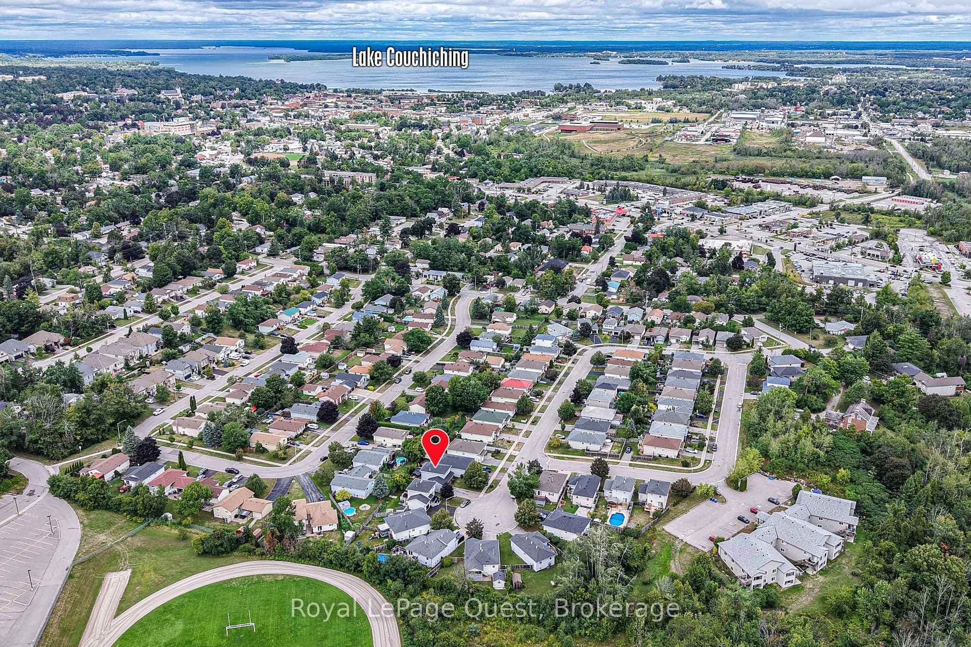 46 Courtney Crescent photo 2