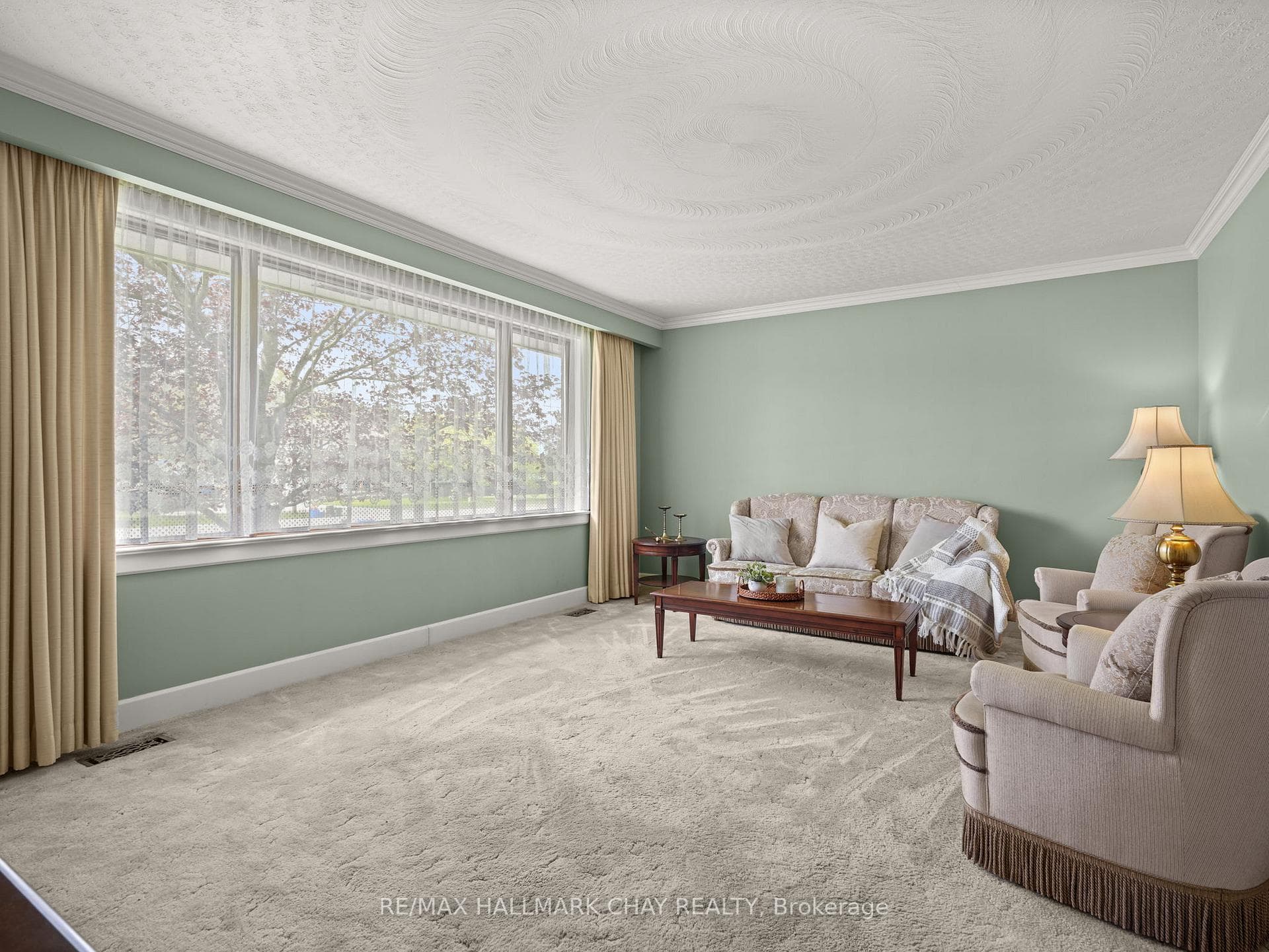 20393 Yonge Street photo 6