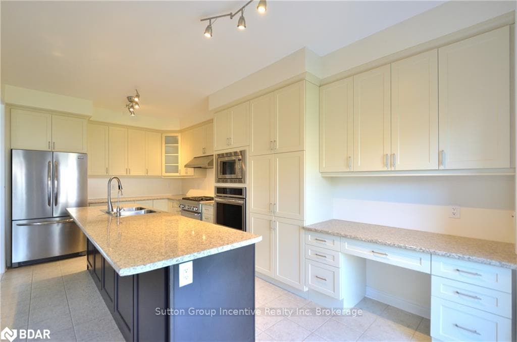 15 FORSYTH Crescent photo 4