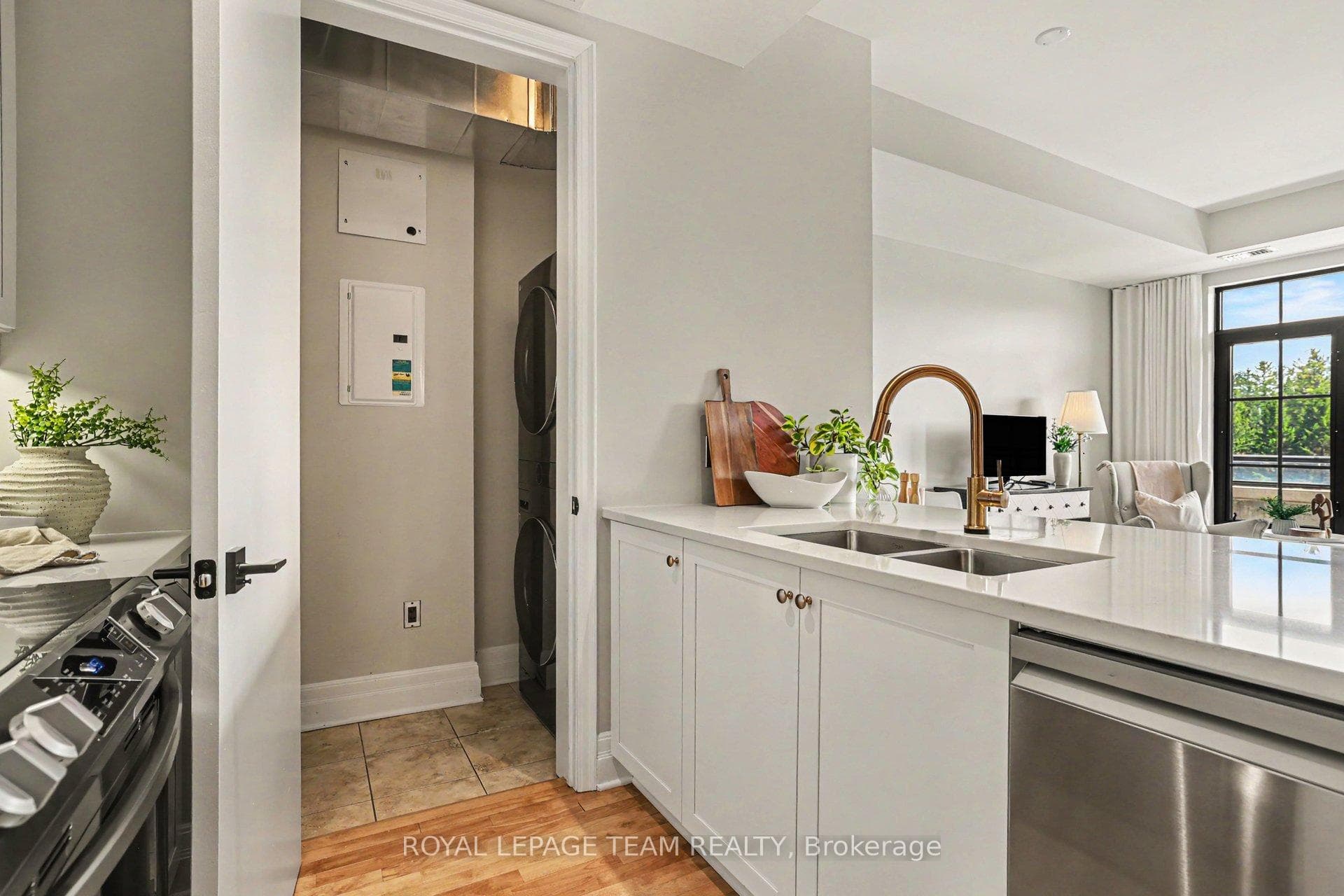330 Loretta Avenue Unit 301 photo 15