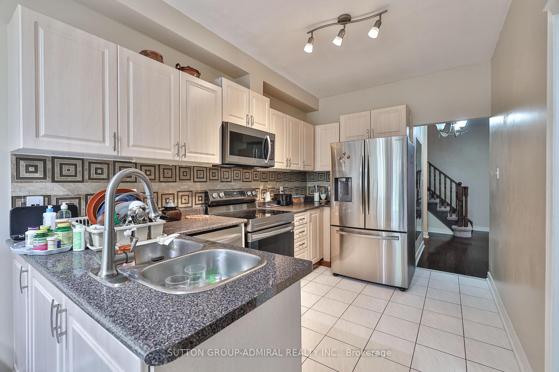 72 Addison Street photo 9