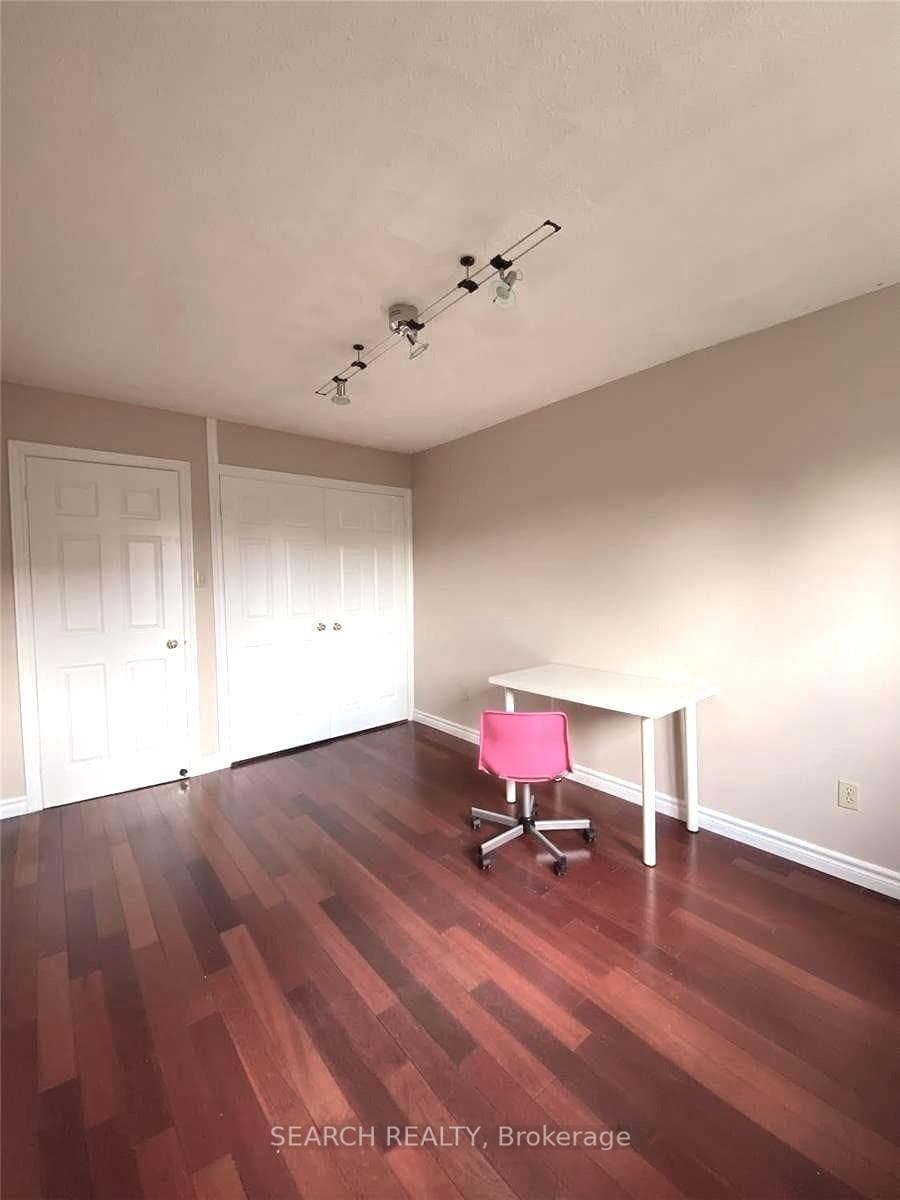 412 Everton Drive photo 13